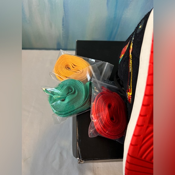 Air Jordan 1 Mid GS Siempre Familia Youth 5 - Picture 7 of 10